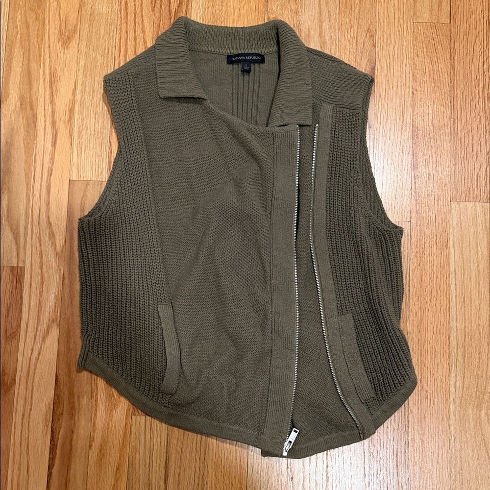Banana Republic zip-up knit sweater vest